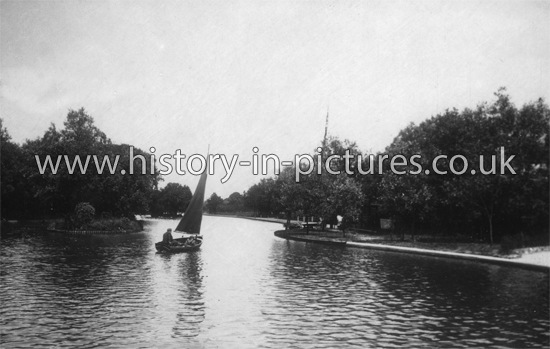 The Lake, Recreation Grounds and Lake, Barking, Essex. c.1919